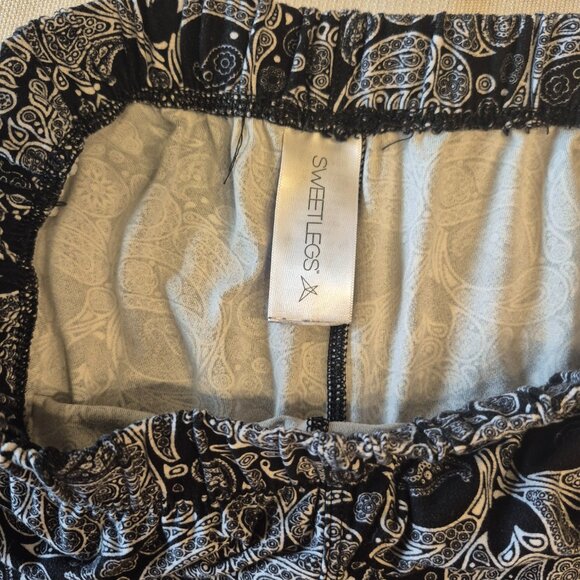 3/$25 Paisley Skull Leggings - Picture 4 of 5